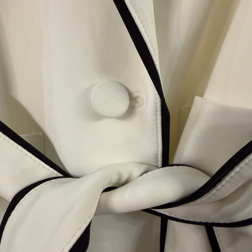 White House Black Market‎ white jacket with black piping -16 - Picture 3 of 7